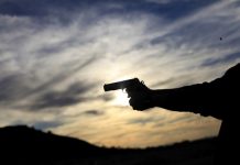 Gallup también apunta que las posibilidades son dos veces superiores cuando se trata de encontrar a un no hispano propietario de armas respecto de un hispano.