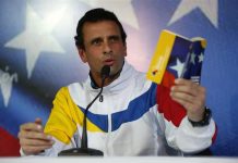 Capriles se disculpa con familia de Chávez y pide debate con Maduro El candidato opositor a la Presidencia de Venezuela Henrique Capriles se excusó hoy con la familia del fallecido presidente Hugo Chávez, condición que le puso el candidato oficialista, el presidente encargado del país, Nicolás Maduro, para aceptar un debate con vistas a los comicios del 14 de abril.