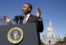 Obama visita a Mickey, "líder mundial con orejas más grandes" que las suyas