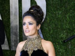 La actriz mexicana Salma Hayek posando durante el "5th Annual Summer of Sony" que se lleva a cabo en Cancún, México.