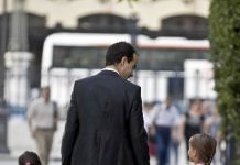 Padres trabajadores Para que los padres consigan más tiempo de calidad para compartir con sus hijos, de acuerdo a Álava "es importante que se paren a observar, desde que llegan a casa, qué actividades realizan con sus hijos y cuánto tiempo pasan con ellos".