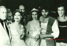 Alicia Alonso, Aurora Bosch, Antonio Gades y Jorge Esquivel, después de una actuación.