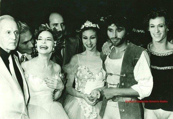 “Carmencita Jones-El Amor Cubano” Alicia Alonso, Aurora Bosch, Antonio Gades y Jorge Esquivel, después de una actuación.