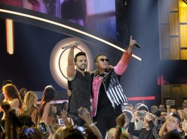 “Despacito”, un camino rápido hacia el éxito Luis Fonsi y Daddy Yankee, satisfechos y triunfantes tras interpretar el "hit" del momento, "Despacito".