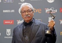El artista considera que en la actualidad "hay más prejuicio que nunca" hacia los latinos en EEUU: "somos muchos y vamos a ser más, nos tienen miedo", explicó.
