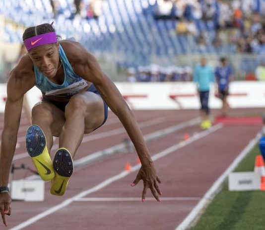 La atleta venezolana Yulimar Rojas compite en la prueba de triple salto durante su participación en la Golden Gala 2017 de atletismo en el Estadio Olímpico de Roma (Italia) el 8 de junio de 2017.