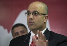Héctor Ferrer, pidió hoy a la representante de Puerto Rico ante el Congreso de EEUU, Jenniffer González, que reclame en Washington el fin de las leyes de cabotaje marítimo
