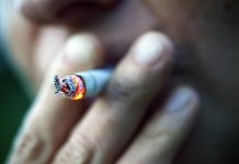 Industria del tabaco en EE.UU. recibe un nuevo golpe con sentencia millonaria