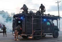 Obama ordena revisar la estrategia de militarización de policía