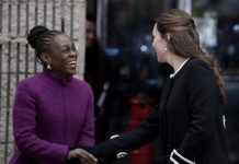 La duquesa de Cambridge visita Harlem junto a la primera dama de Nueva York La duquesa Catalina de Cambridge (d), esposa del príncipe Guillermo de Inglaterra, visita, acompañada por la esposa del alcalde de Nueva York, Chirlane McCray, un centro para niños desfavorecidos en Harlem.