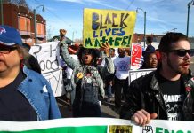 Estados Unidos recordó al líder de los derechos civiles Martin Luther King en su día de conmemoración, celebrando protestas contra la brutalidad policial que marcó el pasado año.