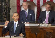El presidente estadounidense, Barack Obama, acompañado del vicepresidente Joseph Biden (c) y del presidente de la Cámara de Representantes, John Boehner (d),