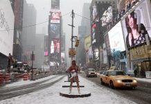 La prohibición del tráfico de vehículos que estaba vigente desde anoche en la ciudad de Nueva York y en sus alrededores a causa de la nevada fue levantada a primera hora de esta mañana