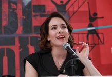 Alondra de la Parra dirigirá en México concierto visual de "West Side Story" La directora mexicana de orquesta Alondra de la Parra
