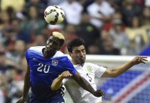 2-0. Estados Unidos se impone a México con goles de Morris y Agudelo El jugador mexicano Oswaldo Alanis lucha por el balón con Gyasi Zardes durante el partido amistoso disputado entre Estados Unidos y México en el Alamodome de San Antonio, Texas