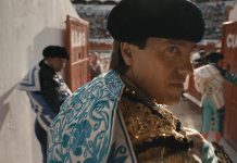 Antonio Barrera, quien no fue el mejor torero de su tiempo, pero su espíritu de superación, su carrera llena de cornadas y su fascinación por la muerte son el material perfecto para una película. Así lo pensaron el periodista Geoffrey Gray y el director Ido Mizrahy, que decidieron seguir a Barrera en su última corrida y plasmarla en "Gored", un documental en el Festival de Tribeca.