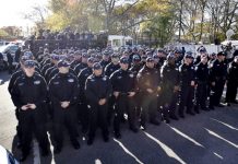Nueva York cuenta con una nueva unidad especial de lucha antiterrorista Miembros del Comando de Respuesta Crítica (CRC) del Departamento de Policía de la Ciudad de Nueva York por primera vez patrulla en Nueva York y hace parte de los esfuerzos para responder contra el terrorismo en la ciudad.