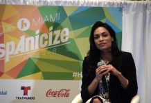 Rosario Dawson dice estar "orgullosa" de su polémica carta a Dolores Huerta La actriz Rosario Dawson habla hoy, miércoles 6 de abril 2016, durante la conferencia de Hispanicize, en Miami, Florida (EE.UU.). Dawson dejó claro su apoyo al precandidato demócrata a la Presidencia Bernie Sanders y manifestó estar "orgullosa" de haber escrito la carta con la que se enfrentó a la activista Dolores Huerta