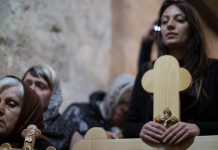 Procesión de cristianos celebran en Jerusalén con tradiciones y oraciones Semana Santa