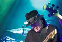 Santana, 70 años de una guitarra mística y latina El dia de hoy, el musico y guitarrista mexico-estadounidense Carlos Santana celebra sus 70 años de carrera artistica.