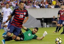 Dempsey, el veterano delantero estadounidense vuelve a su tierra y hoy jugará el partido ante Costa Rica.