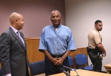 El exjugador de futbol, O.J. Simpson comparece en una audiencia ante el juez quien puede darle libertad bajo fianza.