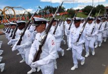 Colombia celebra la Independencia con desfile militar para garantizar la paz Integrantes de la Armada Nacional de Colombia participan en el desfile militar con motivo del Día de la Independencia de Colombia hoy, jueves 20 de Julio de 2017, en Bogotá (Colombia).
