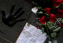 La banda de rock, Linkin Park cancela su gira de conciertos por Norteamerica debido a la muerte de su integrante Chester Bennington.