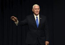 El presidente, Donald Trump, hablará hoy con su vicepresidente, Mike Pence, sobre el viaje que éste emprenderá el domingo a Latinoamérica.