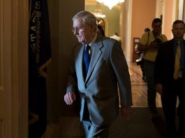 Trump critica al líder republicano de Senado del fracaso de su reforma de salud Donald Trump, fue hoy un paso más allá en sus críticas al líder de la mayoría republicana en el Senado, Mitch McConnell, y lo responsabilizó abiertamente del fracaso del intento del partido para reemplazar la reforma sanitaria promulgada por el expresidente Barack Obama.