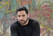 El escritor peruano Diego Trelles Paz afirma que le interesa "ser un escritor que no deja de hablar con su país",