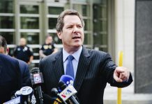 Jeffrey Lichtman, "es posible" pero también que es posible "ir a juicio" ya que aún no han logrado nada con los fiscales federales asignados al caso.