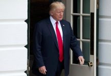 Trump arremete contra Amazon y le acusa de perjudicar a empresas de todo el país Donald Trump arremete contra Amazon por medio de Twitter