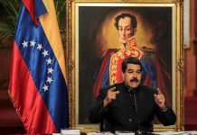Magistrados "perseguidos" en Venezuela buscan "cerco" internacional a Nicolás Maduro Los magistrados designados para el Tribunal Supremo por el Parlamento venezolano, de mayoría opositora, denuncian ahora desde fuera del país la "persecución" del Gobierno y buscan trabajar con la justicia internacional para hacerle "un cerco" al presidente, Nicolás Maduro.