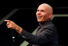 Pitbull incitó a miles de jóvenes mexicanos a rebelarse contra quienes les aseguren que sus sueños no se van a cumplir