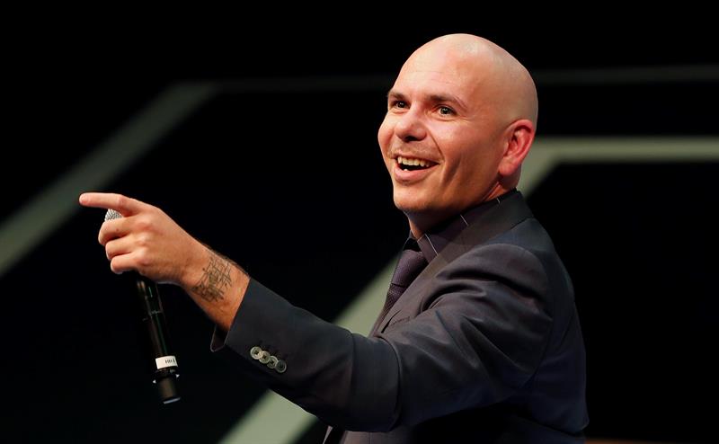 Pitbull incitó a miles de jóvenes mexicanos a rebelarse contra quienes les aseguren que sus sueños no se van a cumplir