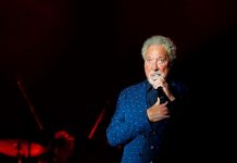 Tom Jones pospone la gira por Estados Unidos