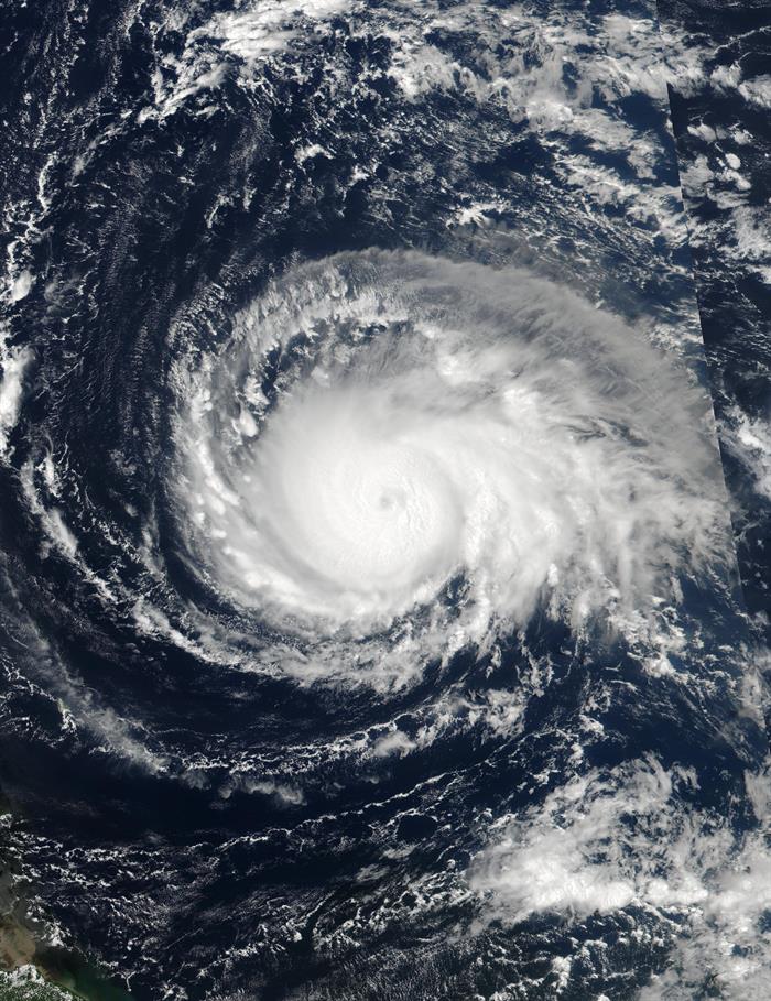 Irma contin&uacute;a su progresivo debilitamiento rumbo a Cuba y Florida