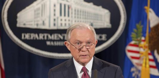 Jeff Sessions llevó a la progresista ciudad de Portland su batalla contra las "ciudades santuario".
