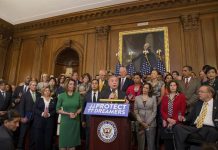 El Congreso se divide ante la petición de Trump para salvar el plan DACA Los republicanos y los demócratas del Congreso se dividieron hoy ante la encrucijada en la que les ha metido Donald Trump