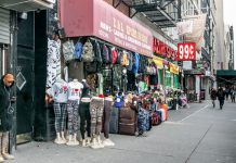 EN NUEVA YORK hay 220.000 pequeñas empresas cada una con hasta 100 trabajadores - que representan casi el 95 por ciento de todas las empresas en la ciudad.