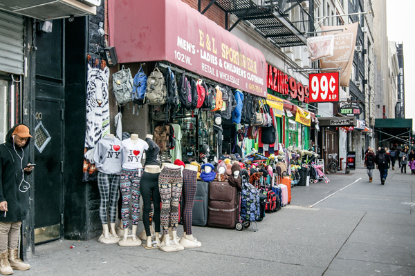 EN NUEVA YORK hay 220.000 pequeñas empresas cada una con hasta 100 trabajadores - que representan casi el 95 por ciento de todas las empresas en la ciudad.