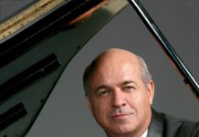 El mundialmente famoso pianista uruguayo Enrique Graf estrenará en Nueva York la obra musical de una alumna y adicionalmente presentará su última obra discográfica dedicada al compositor Leonardo Balada, pionero de la fusión de la música étnica con técnicas vanguardistas, quien ejecutó por primera vez la música electrónica experimental a principios de 1960 en esta metrópoli.