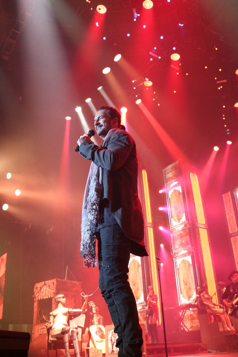 Jos&eacute; Luis Chea Urruela, felicit&oacute; al cantautor Ricardo Arjona por su nominaci&oacute;n, como mejor canci&oacute;n del a&ntilde;o, en los Premio Grammy Latino. (foto twitter @Ricardo_Arjona)  