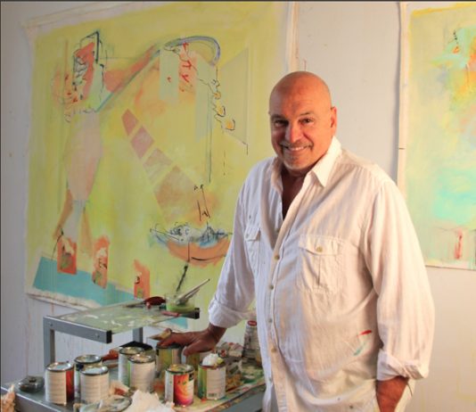 Una panorámica del estudio del Maestro Bottero en Manhattan donde crea, añorando a la familia, a los amigos, a todo lo que siente entrañablemente suyo, añorando como dice: “en donde nos hemos criado, en donde no hemos estado solos, donde está la familia, que es lo más fuerte”.