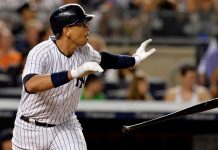 Alex Rodríguez tiene previsto retirarse después de la temporada del 2017 Fotografía de archivo del 4 de agosto de 2015, del jugador de los Yanquis Alex Rodríguez tras batear en un juego ante los Medias Rojas en el estadio de los Yanquis en Nueva York (EE.UU.). Rodríguez dijo hoy, miércoles 23 de marzo de 2016, que planea retirarse del béisbol profesional después del final de la temporada de la MLB 2017.