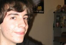 La madre de Adam Lanza insistió a su niñero que no le diera nunca la espalda