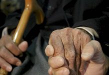 Nueva York protege a los ancianos del abuso físico y la explotación financiera La Asamblea aprobó un paquete legislativo destinado a proteger a la comunidad de la tercera edad de los abusos y la explotación.