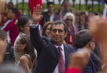 En la imagen, Adan Chávez (c), hermano del fallecido presidente venezolano Hugo Chávez.