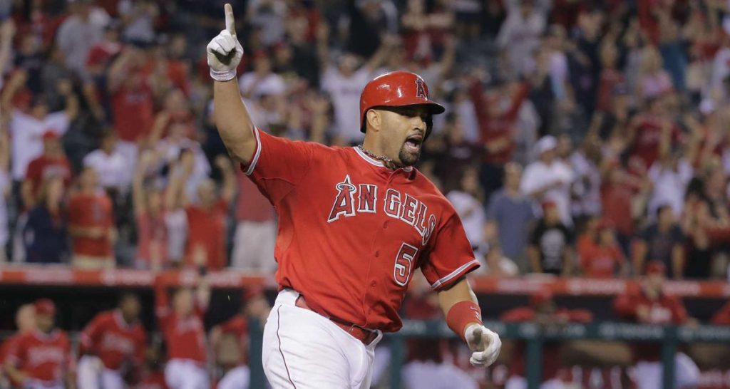 Albert Pujols remolc&oacute; dos carreras y lleg&oacute; a la marca de las 100 impulsadas por d&eacute;cimo cuarta temporada. (foto twitter @PujolsFive)